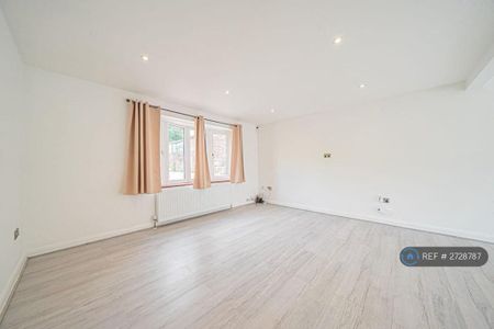 3 bedroom detached house to rent - Photo 2