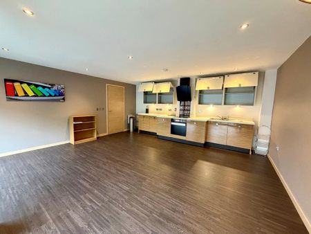 2 bedroom flat to rent - Photo 2