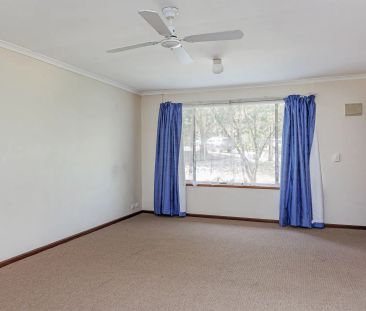 Well-appointed home in a neighbourhood filled with conveniences! - Photo 6