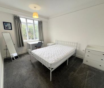 3 bedroom flat to rent - Photo 2