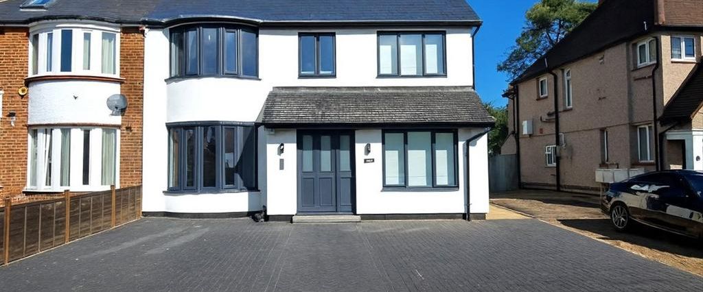 3 bedroom flat to rent - Photo 1