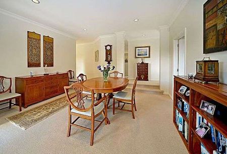 4 Bedrooms in Flat Bush - Photo 4