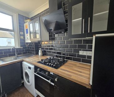 2 Bed Flat, Hermit Road, E16 - Photo 5