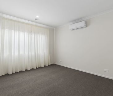 Stunning Family Home in Mount Duneed! - Photo 4