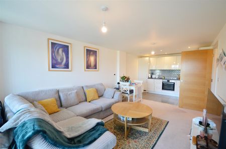 2 bedroom apartment - Photo 2