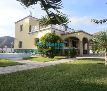 VILLA WITH 4 BEDROOMS WITH PRIVATE POOL, BARBECUE AREA, TERRACE - N... - Photo 1