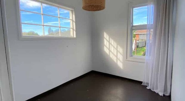 Charming 2 Bedroom Cottage - Photo 1