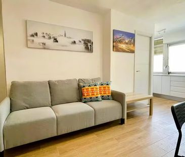 Calle de Mercurio, Madrid, Community of Madrid 28032 - Photo 4