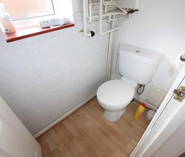 3 bedroom flat to rent - Photo 6