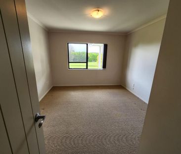 Spacious 4-Bedroom Home in Lepperton - Photo 5