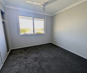 Spacious family home- Pimpama Rivers Estate, 4 Bedrooms, Separate L... - Photo 4