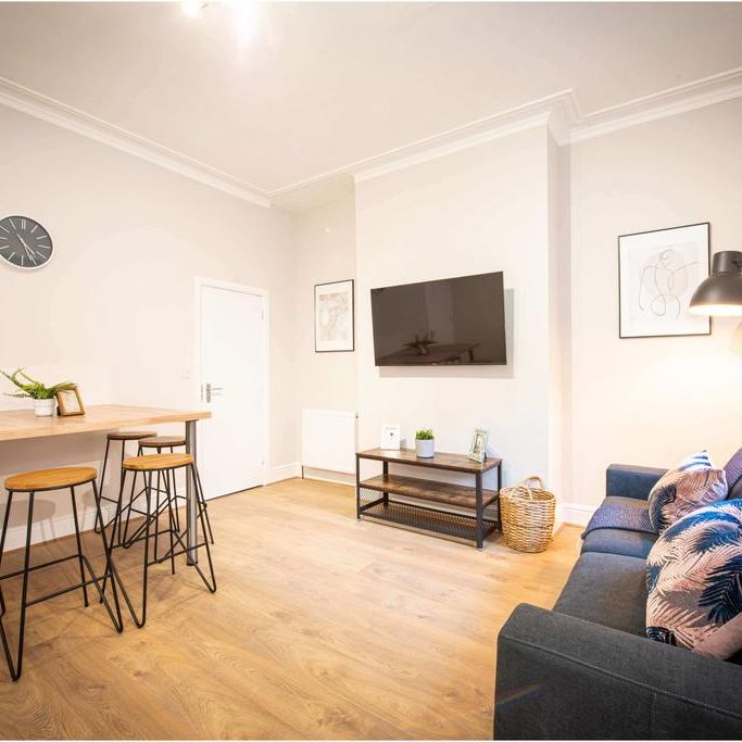 6 bedroom house to rent - Photo 1