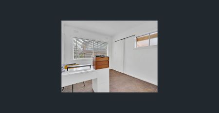 Fantastic unit in great location! Expenses included! - Photo 3