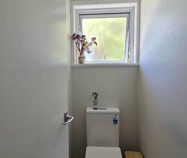 Modern - Low maintenance - Internet INCLUDED - Photo 2