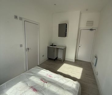 Studio Flat, Casewick Road, SE27 - Photo 4