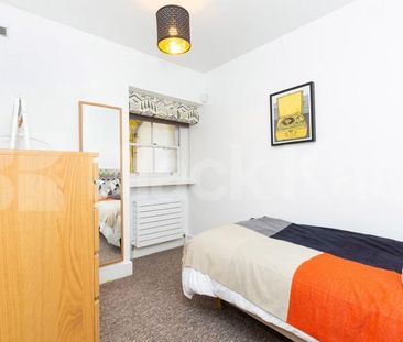 Stunning 3 double bedroom apartment to rent located in the heart of... - Photo 6