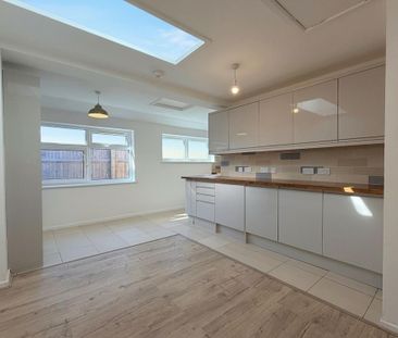 2 bedroom detached bungalow to rent - Photo 4
