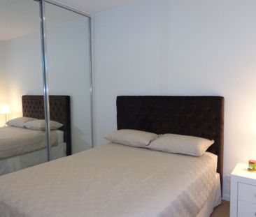 3607/5 Sutherland Street, Melbourne - Photo 2