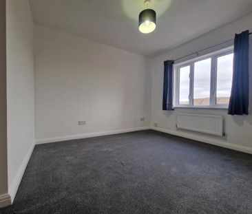 3 bedroom end of terrace house to rent - Photo 3