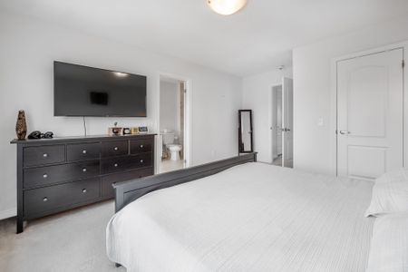 For Lease - 376 Wheat Boom Drive, Oakville, Ontario - Photo 3