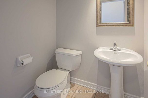 For Lease - 47 Gemini Crescent, Richmond Hill, Ontario - Photo 1