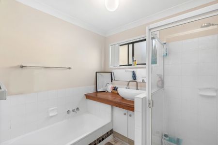 2-Bedroom Unit – Walk to Dicky Beach & Shops! - Photo 2