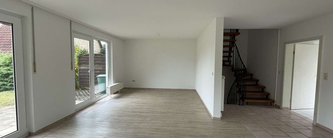 Familien aufgepasst! Renovierte Doppelhaushälfte mit Keller + Stellplatz nahe Halle (Saale)! - Foto 1