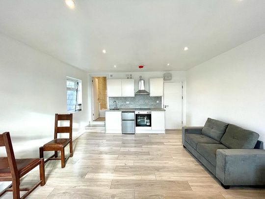 Studio to rent - Photo 1