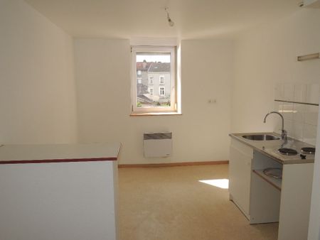 Appartement à louer - REIMS PROCHE BD ST MARCEAUX / CERNAY - Photo 2