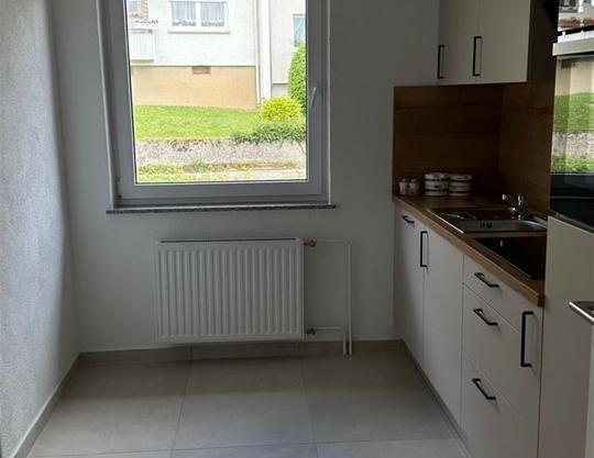 Renovierte 3 Zimmer Wohnung mit Balkon und Einbauküche zu vermieten! - Photo 1
