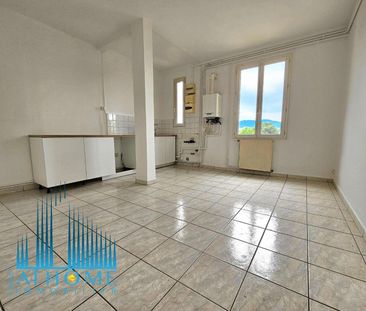 Location Appartement 4 pièces 103m² ST CHAMOND 42400 - Photo 3