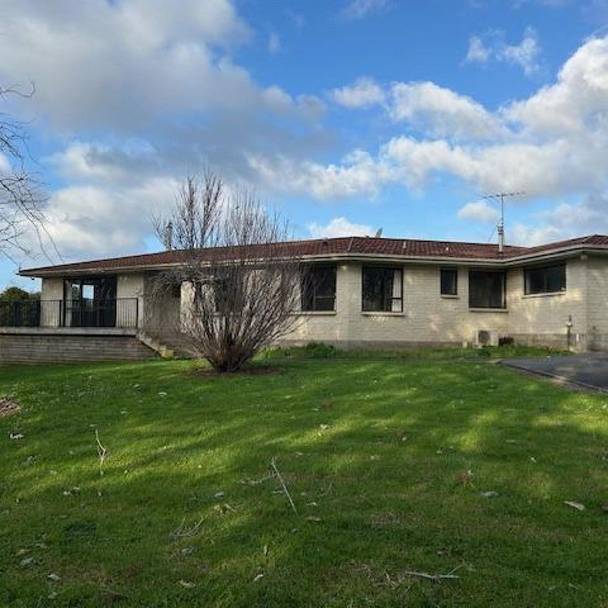 Spacious semi rural home in Matakana school zone - Photo 1