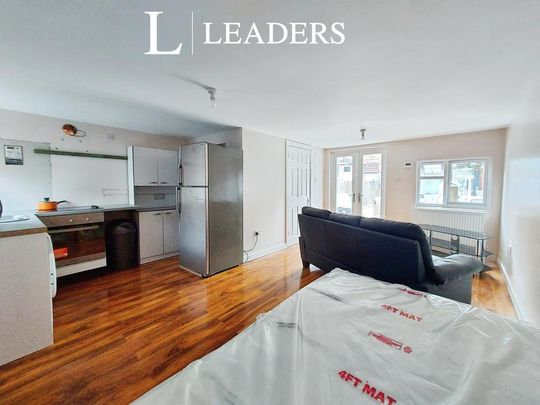 Studio to rent - Photo 1