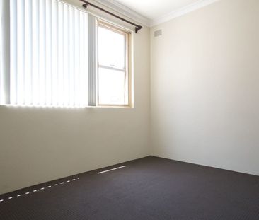 Spacious Two Bedroom Unit In Prime Location! - Photo 2