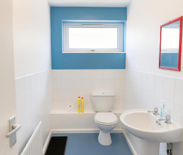 8 bedroom private hall to rent - Photo 5