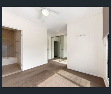 Low-Maintenance Living in the Heart of Robina - Photo 5
