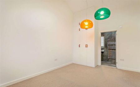 4 bedroom semi-detached house to rent - Photo 5