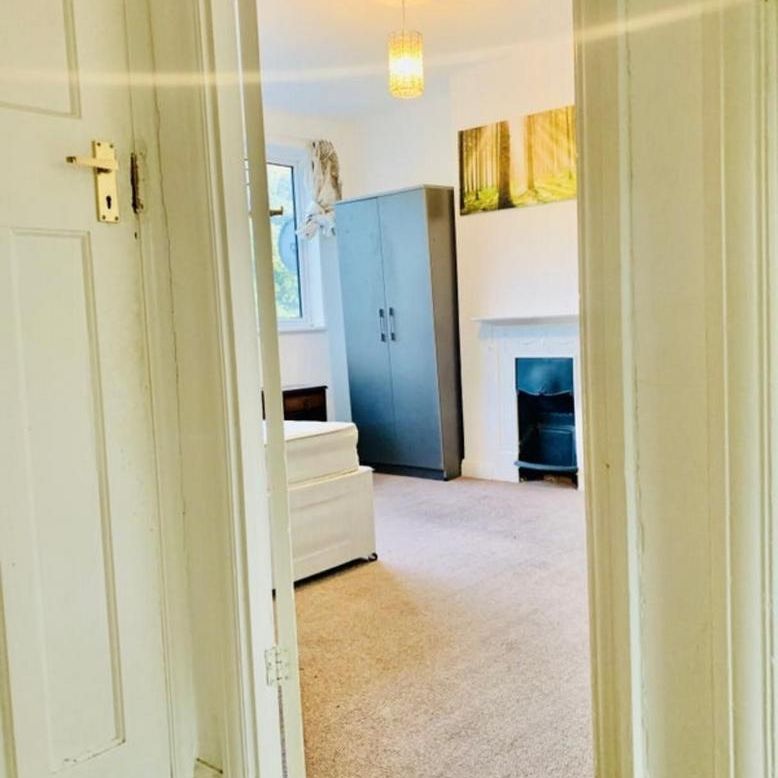 1 bedroom in a house share to rent - Photo 1