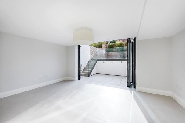 4 bedroom end of terrace house to rent - Photo 1