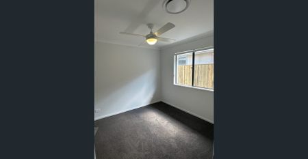 Modern Family Home with Ducted Air-conditioning - Photo 3