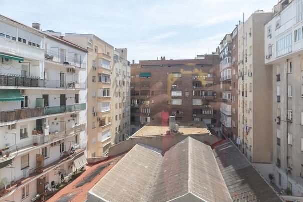 Calle de Narváez, Madrid, Community of Madrid 28009 - Photo 1