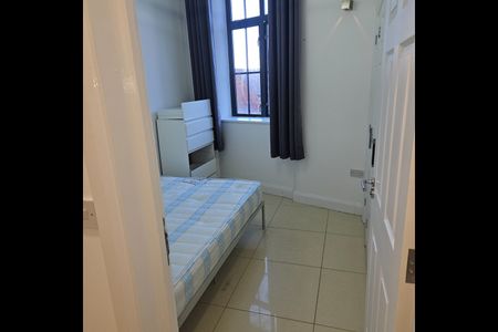 2 Bed Flat, Commercial Street, E1 - Photo 2