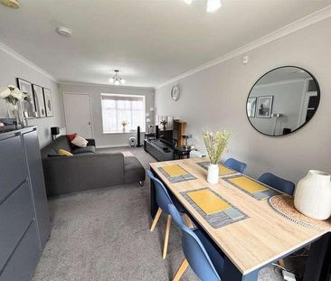 Woodbury Grove, Solihull, West Midlands, B91 - Photo 2