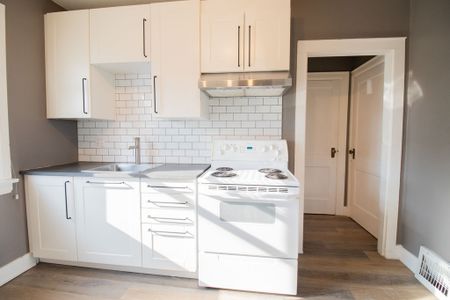 106 Grass Ave - B *Spacious 2 Bed Unit in St. Catharines* - Photo 3