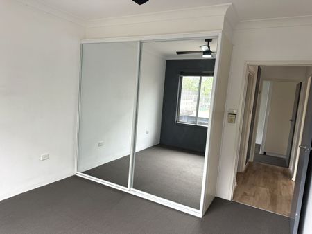 Two bedroom Shoal Bay apartment - Photo 3