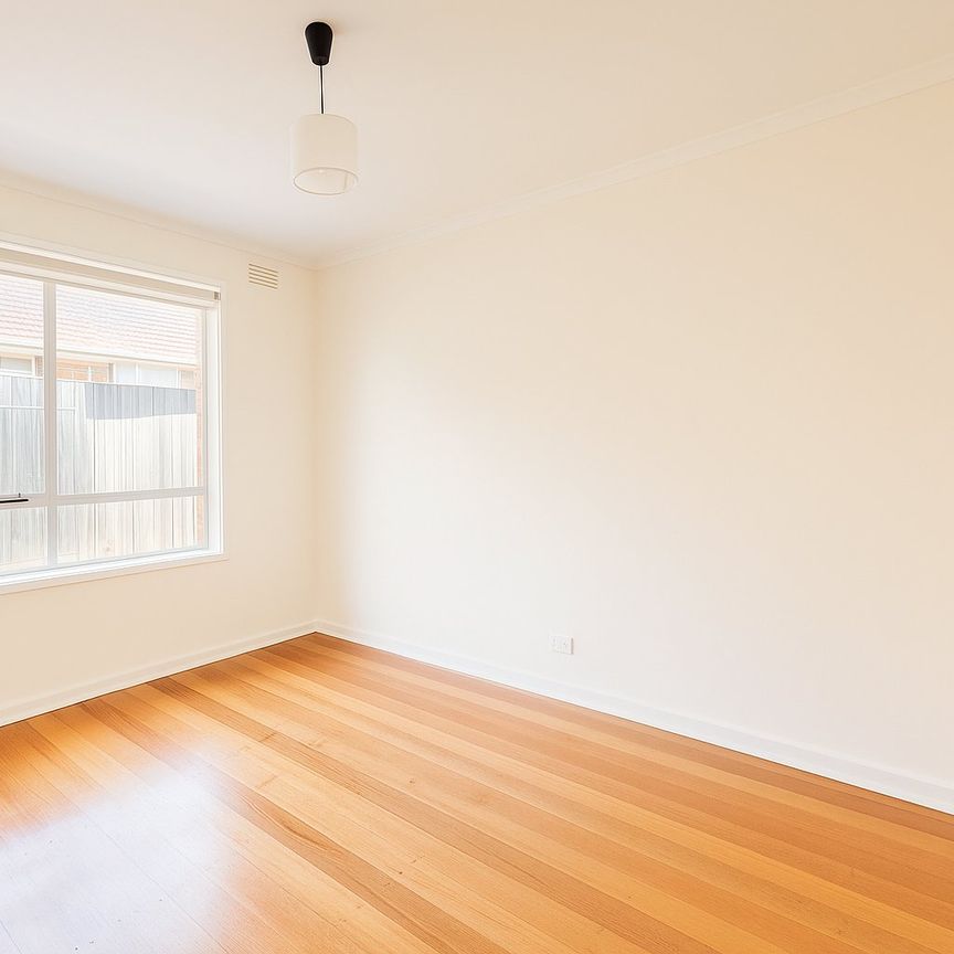 Effortless Essendon Living - Photo 1