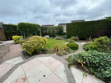 4 bedroom House To Let - Photo 3