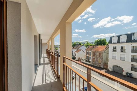 Rental Apartment Saint-Cyr-l'École - Photo 2