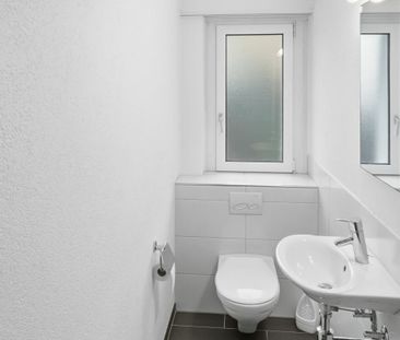 Moderne 4.5-Zimmer-Wohnung mit grossem Balkon nähe Wil - ab sofort ... - Photo 1