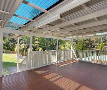 Spacious Family Home in Prime Figtree Location - Photo 2